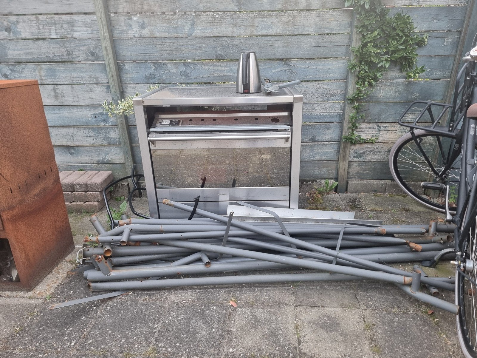 Diverse metalen onderdelen en apparatuur, Ophalen of Verzenden