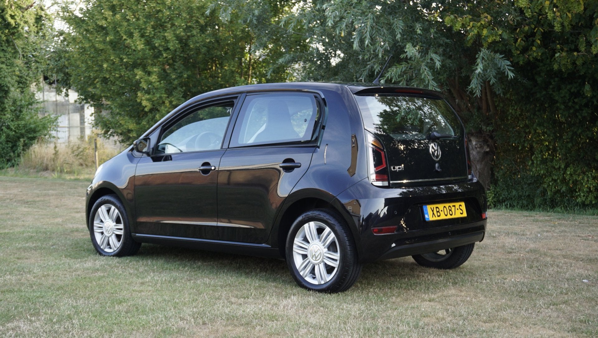 Volkswagen Up! 1.0 BMT high up!, Auto's, Volkswagen, Voorwielaandrijving, Dealer onderhouden, Stof, Gebruikt