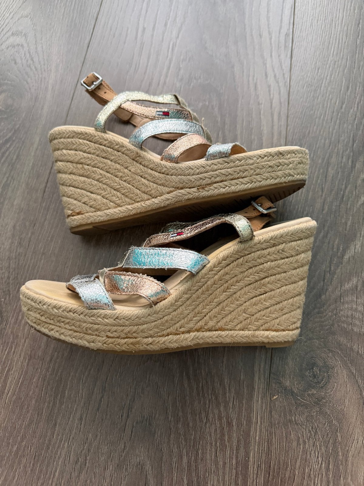 Tommy Hilfiger Denim sleehak sandalen maat 39, Verzenden, Gedragen, Overige kleuren, Sandalen of Muiltjes