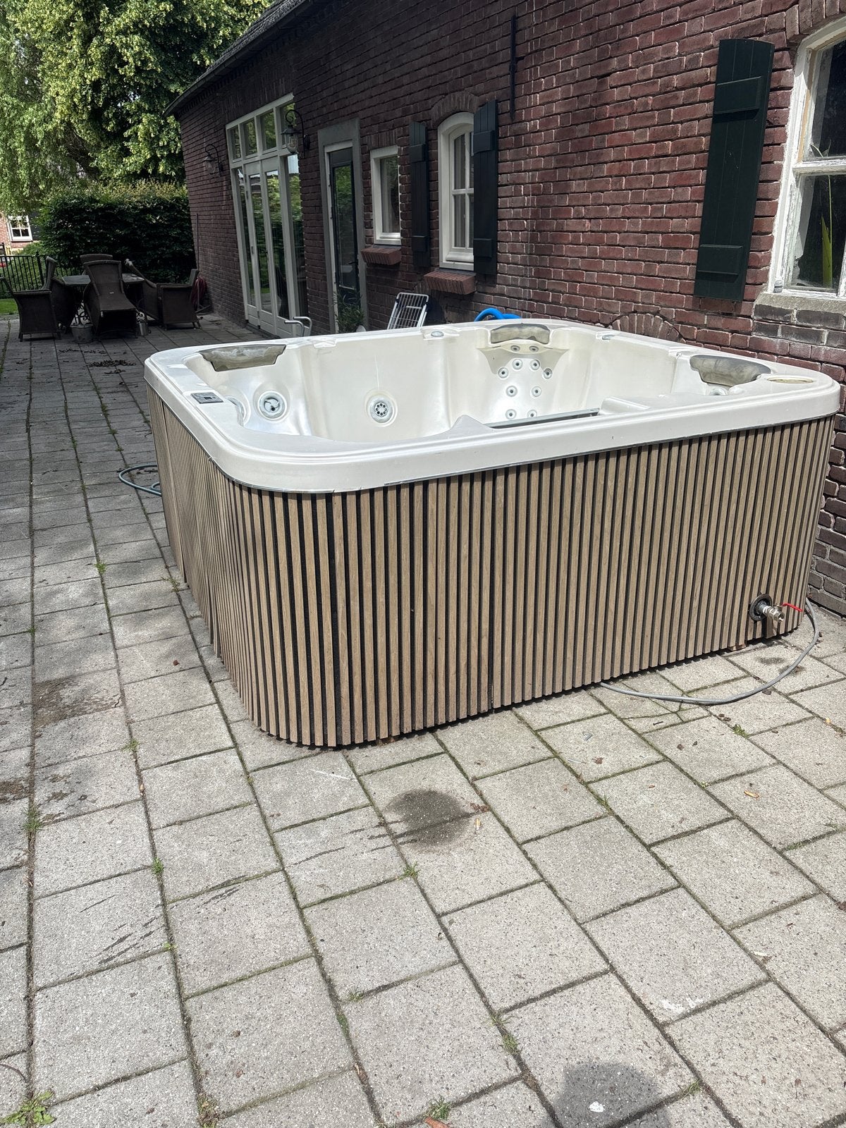 Luxe Jacuzzi met werk is lek, Ophalen, Gebruikt, Pomp, Vast