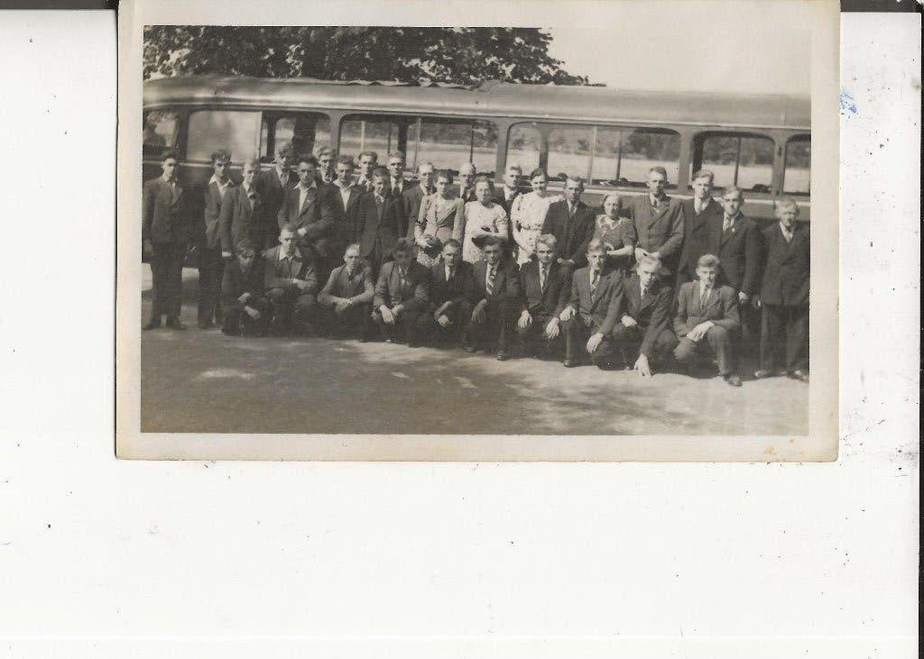 den Haag Gezelschap tijdens uitje voor de bus Fotokaart, Ophalen of Verzenden, Ongelopen, Zuid-Holland