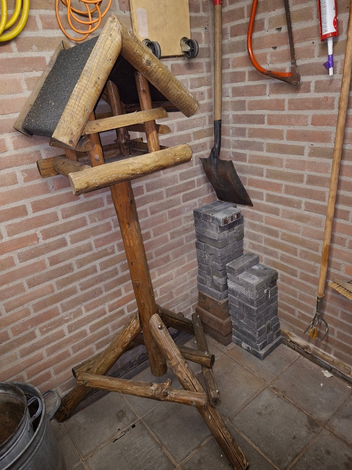 Groot voederhuis van boomstammetjes 1.65 m, Ophalen, Gebruikt