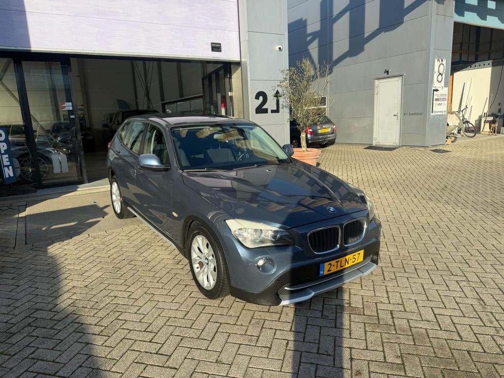 BMW X1 SDrive18i Executive AUTOMAAT! MOOIE AUTO! INRUIL MOGE, Auto's, Euro 5, Zwart, 4 cilinders, 150 pk