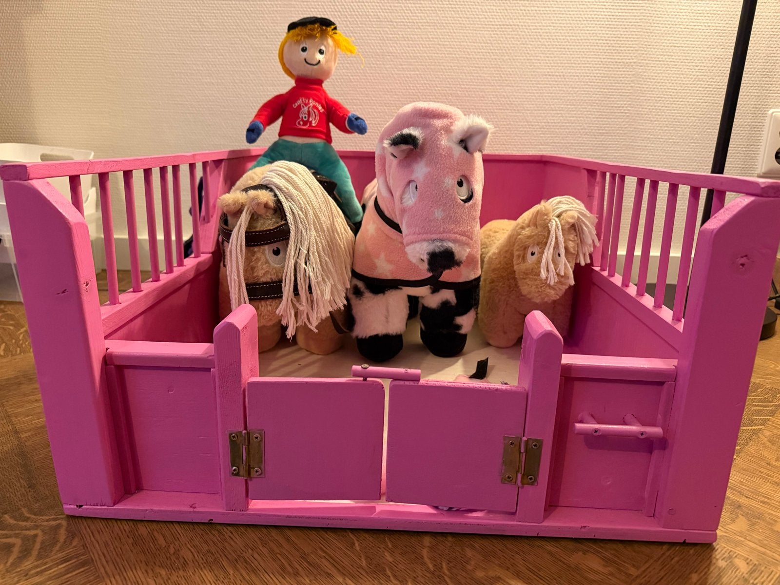 Crafty Ponies, Pippa rijdster en houten stal, Ophalen, Zo goed als nieuw, Jongen of Meisje