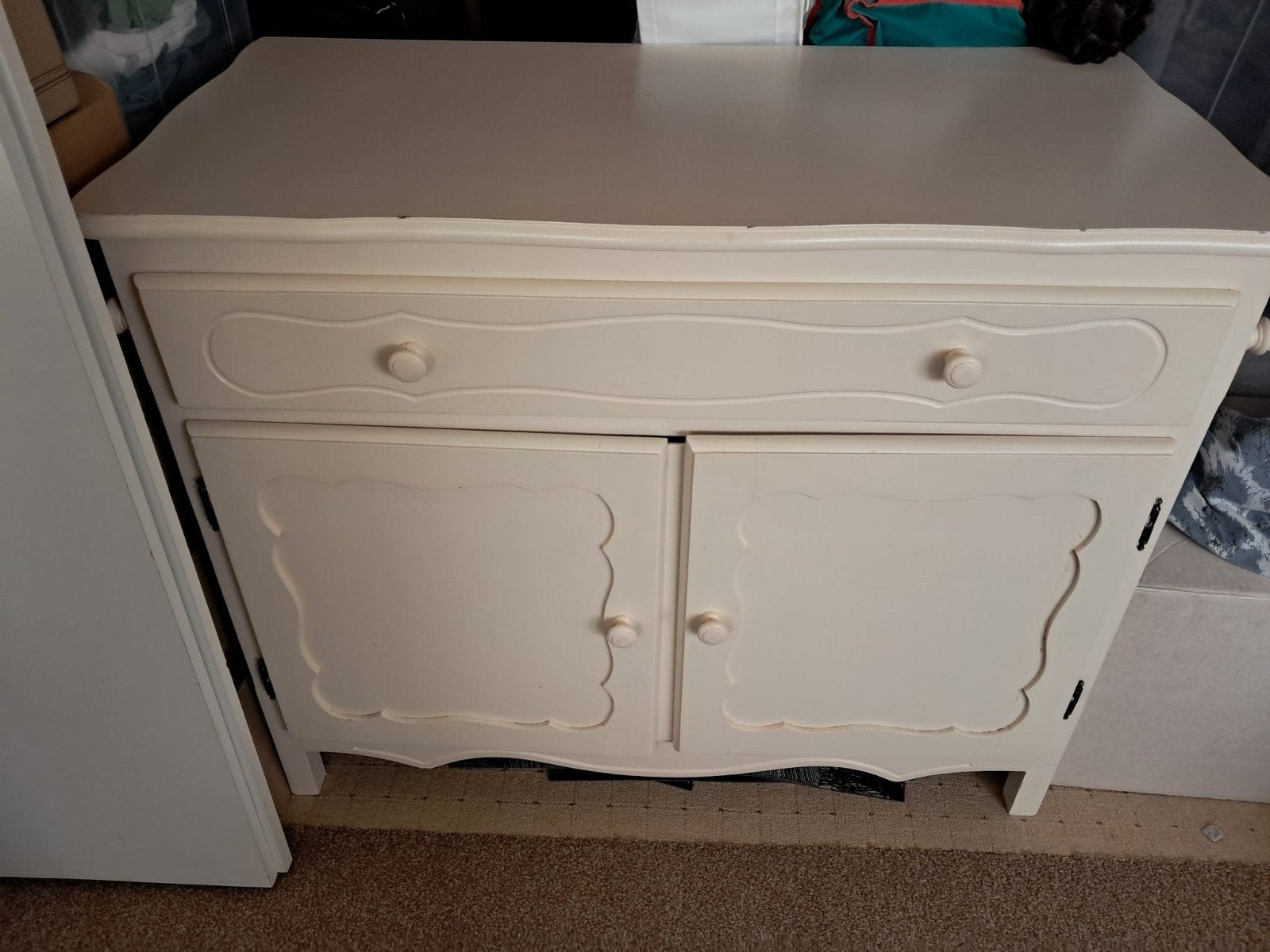 Crèmekleurig dressoir met lade en deuren, Huis en Inrichting, Kasten | Dressoirs, Gebruikt, 100 tot 150 cm, 25 tot 50 cm, Met lade(s)