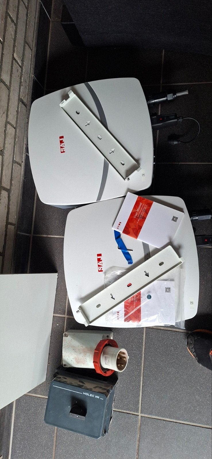 omvormers voor  zonnepanelen 2 st., Doe-het-zelf en Verbouw, Zonnepanelen en Toebehoren, Ophalen, Gebruikt, Overige typen