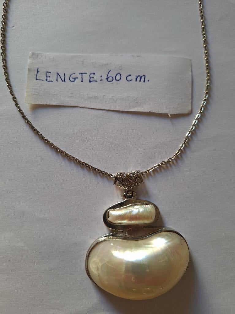 HALSKETTING met SCHELPHANGER, Met hanger, Ophalen of Verzenden, Zo goed als nieuw, Steen of Mineraal