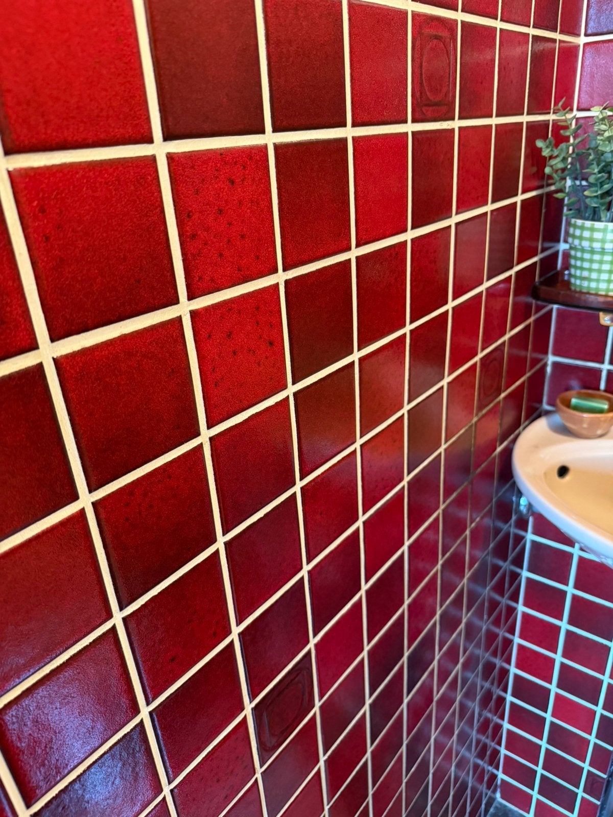 Zeldzaam! 100 stuks Vintage wandtegels rood gevlamd (7x7 cm, Antiek en Kunst, Antiek | Wandborden en Tegels, Ophalen