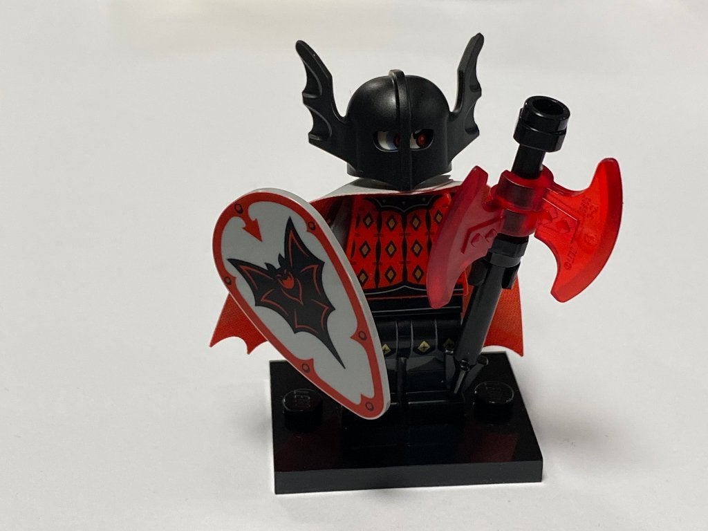 Lego Series 25 Minifiguur col25-3 Vampire Knight, Lego, Nieuw, Ophalen of Verzenden, Minifiguren serie