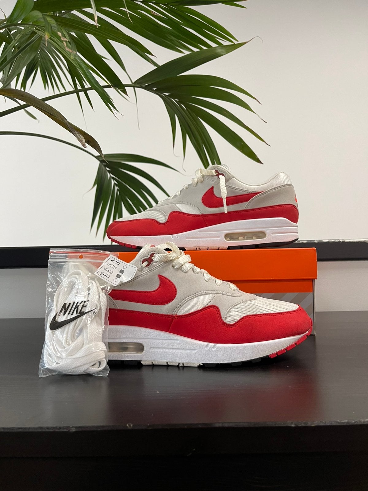 Nike Air Max 1 Anniversary Red, Wit, Ophalen of Verzenden, Sneakers of Gympen, Zo goed als nieuw