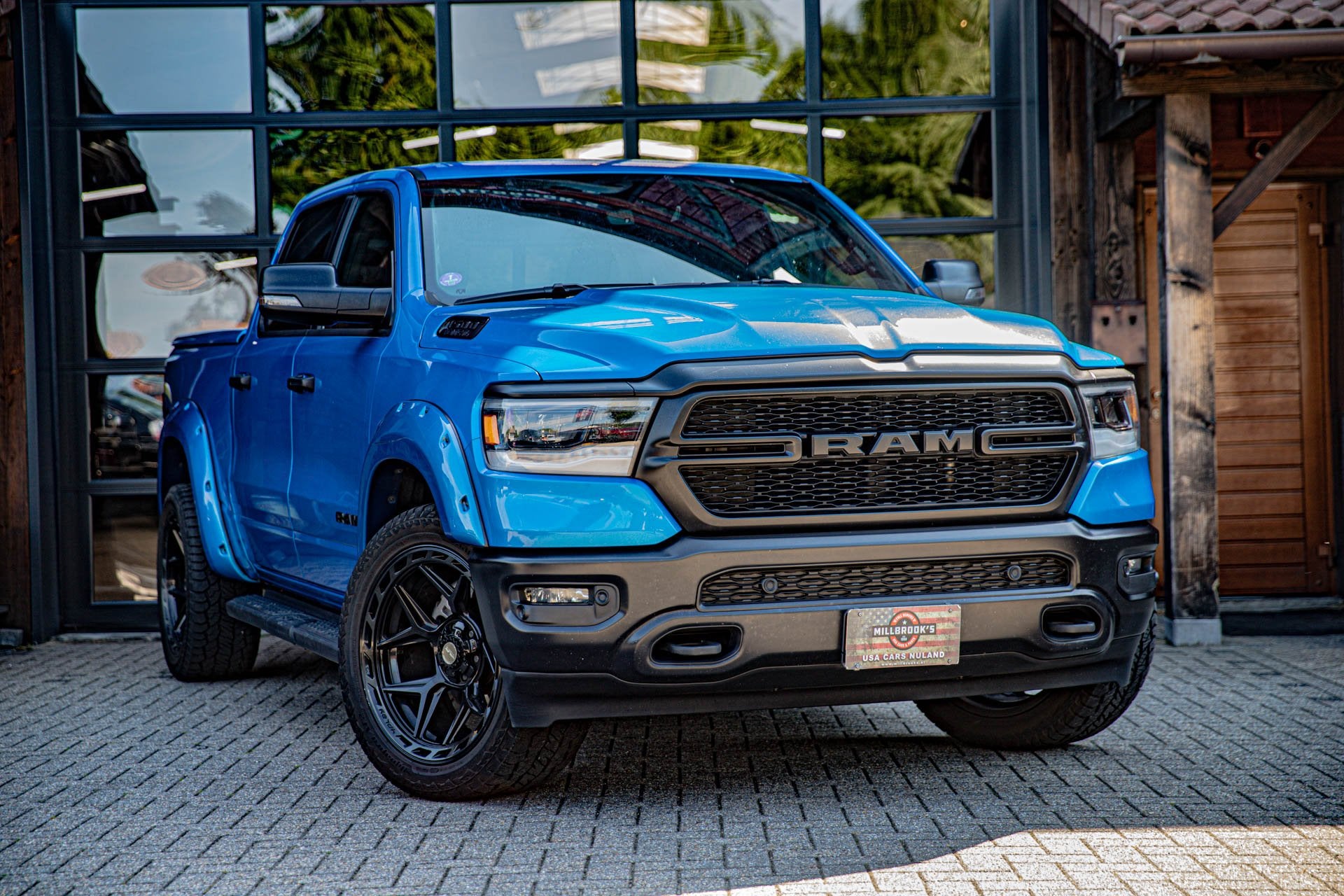 Dodge Ram 1500 5.7 V8 | wide body | 6 zits op kenteken | Pan, Automaat, Gebruikt, 5654 cc, Blauw