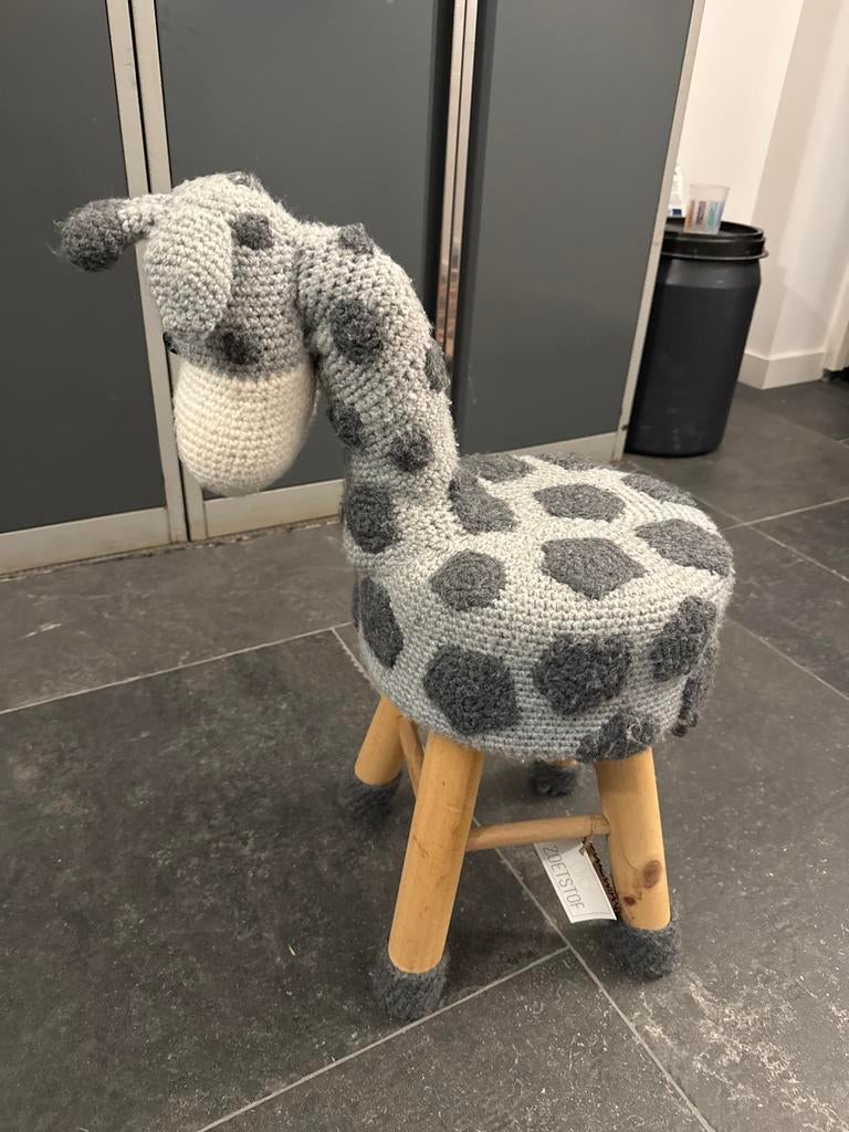 Gehaakte kruk in de vorm van een giraffe, Ophalen of Verzenden, Gebruikt