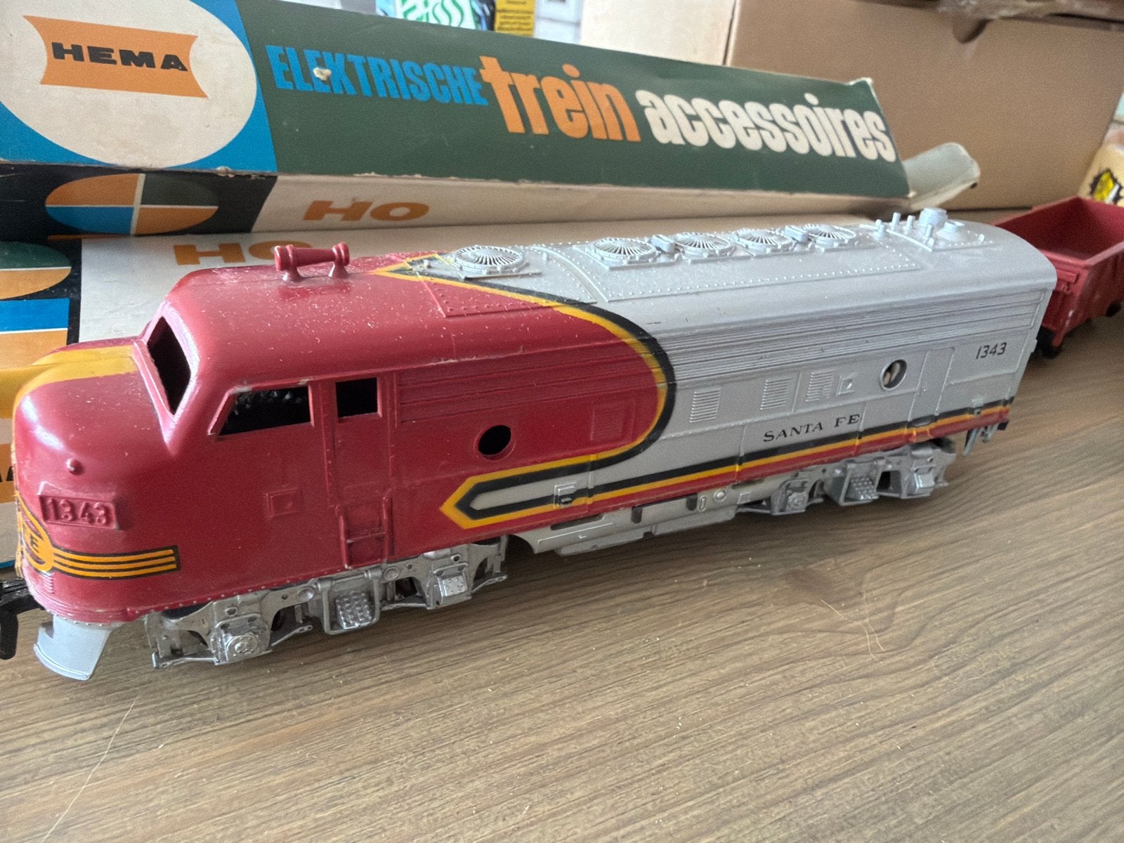 Vintage HEMA Trein accessoires: Locomotief, Wagon & Rails, Ophalen of Verzenden, Gebruikt, Treinset, Overige merken