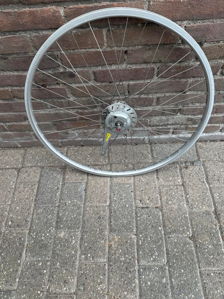 Voorwiel 28 inch met dynamo en rollerbteakrem, Fietsen en Brommers, Fietsonderdelen, Gebruikt, Aluminium, Stadsfiets, Ophalen