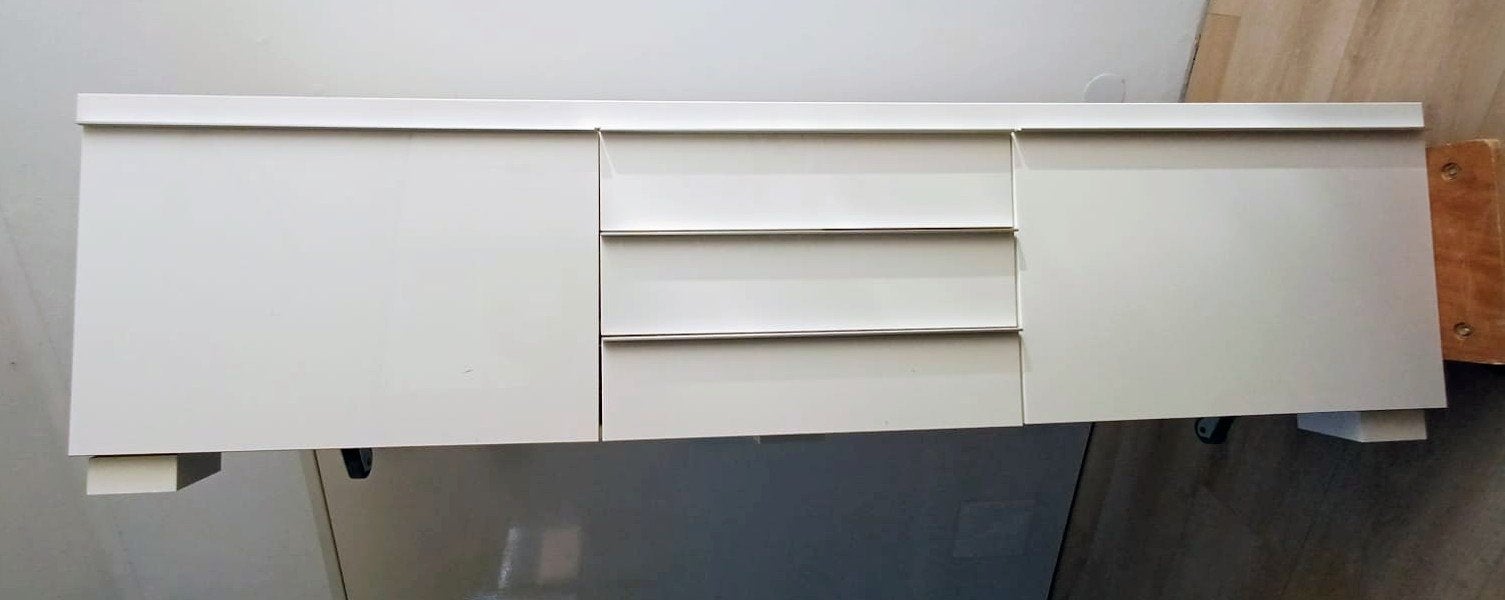 Hoogglans wit tv meubel / dressoir met veel opbergruimte, Ophalen, Overige materialen, Gebruikt, Met lade(s)
