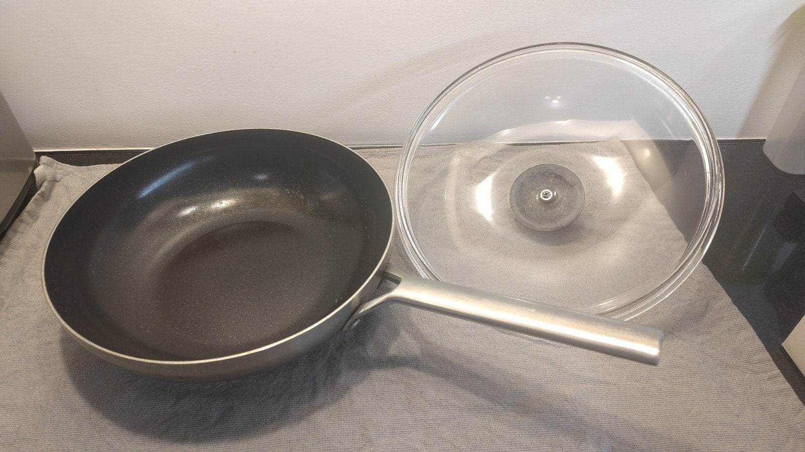 Gratis -  wokpan met deksel (Royal van Kempen & Begeer), Huis en Inrichting, Keuken | Potten en Pannen, Ophalen, Gebruikt, Rvs