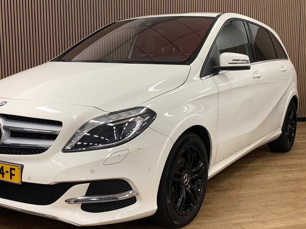 Mercedes-Benz B-klasse 250 e Lease Edition|66000KM|Navigatie, Auto's, Stof, Gebruikt, Zwart, Wit