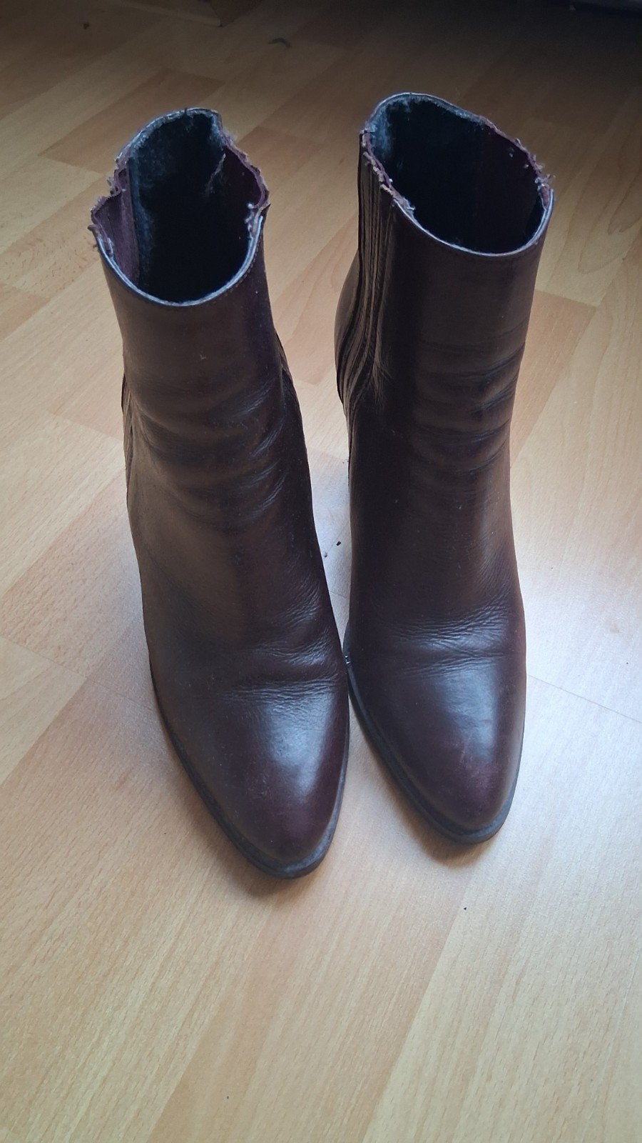 Bordeauxrode enkellaarsjes met hak - Zara Basic (maat 39), Lage of Enkellaarzen, Ophalen of Verzenden, Zo goed als nieuw, Zara Basic