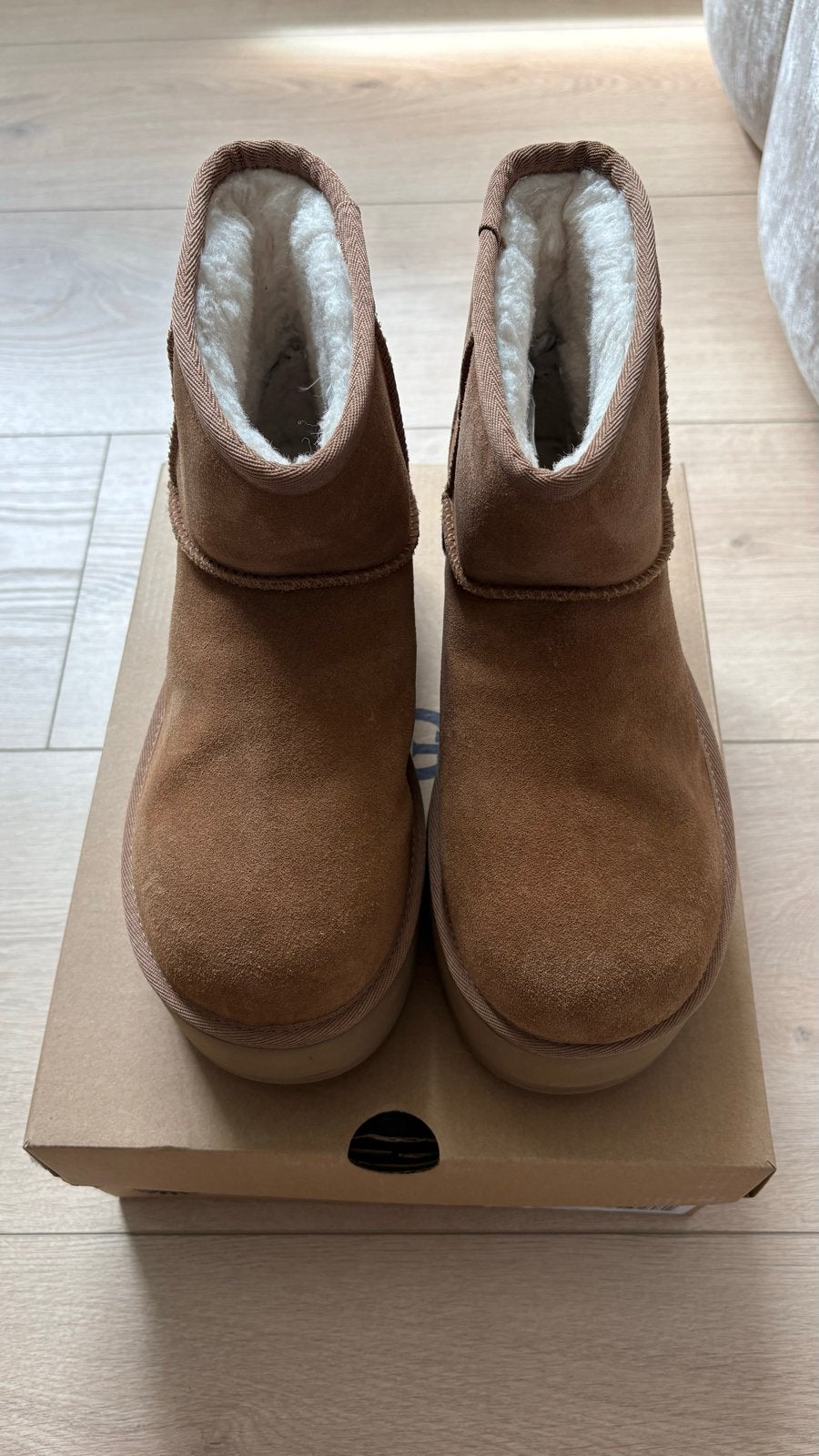 Uggs Classic Ultra Mini Platform Chestnut, Kleding | Dames, Schoenen, Ophalen of Verzenden, Nieuw, Bruin, Lage of Enkellaarzen