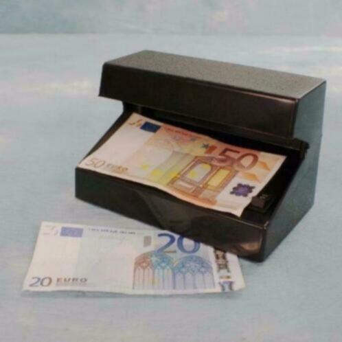 Mobile geld tester UV lamp werkt op 4 AA batterijen,, Postzegels en Munten, Ophalen of Verzenden, Valsgelddetector