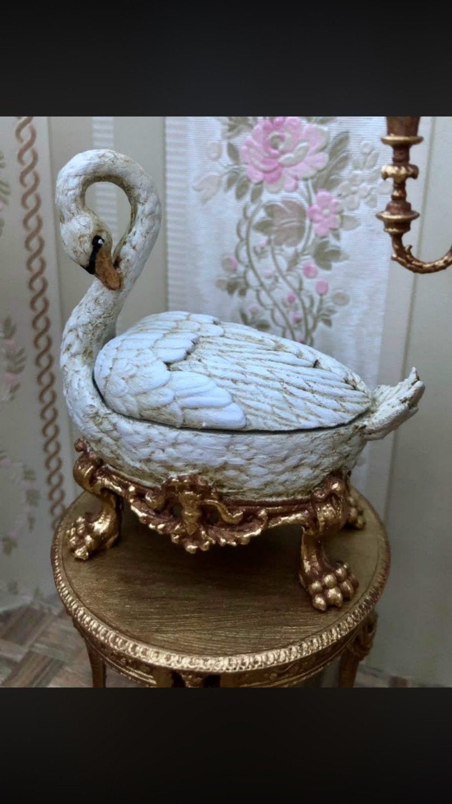 Exclusief Miniatuur Zwaandoosje met Barokvoet (1:12), Verzamelen, Ophalen of Verzenden, Mandysmaison, Mandysmaison@gmail.com, 5667NC