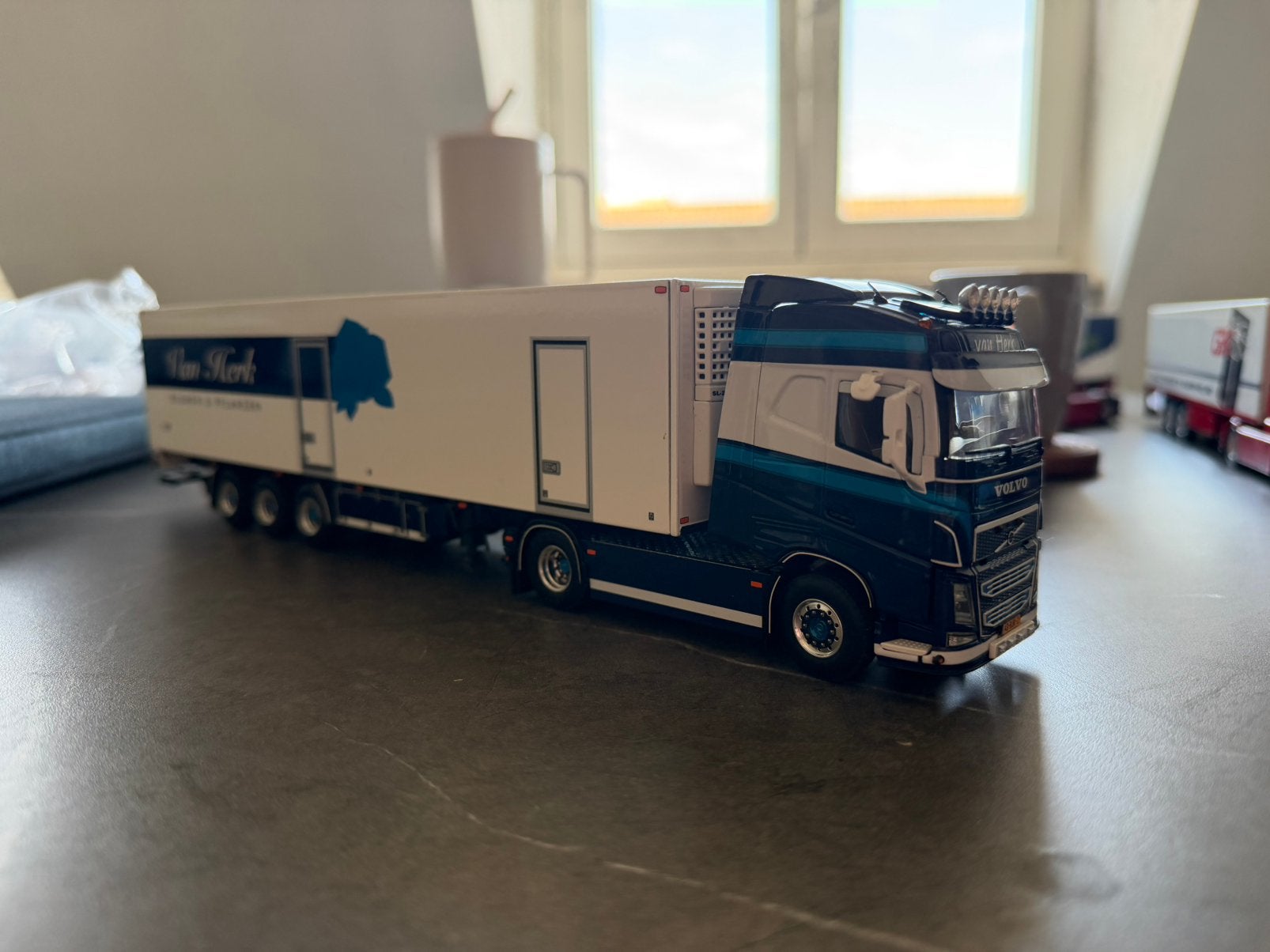 Wsi volvo Van Herk, Hobby en Vrije tijd, Modelauto's | 1:50, Ophalen of Verzenden, Zo goed als nieuw, Bus of Vrachtwagen, Wsi