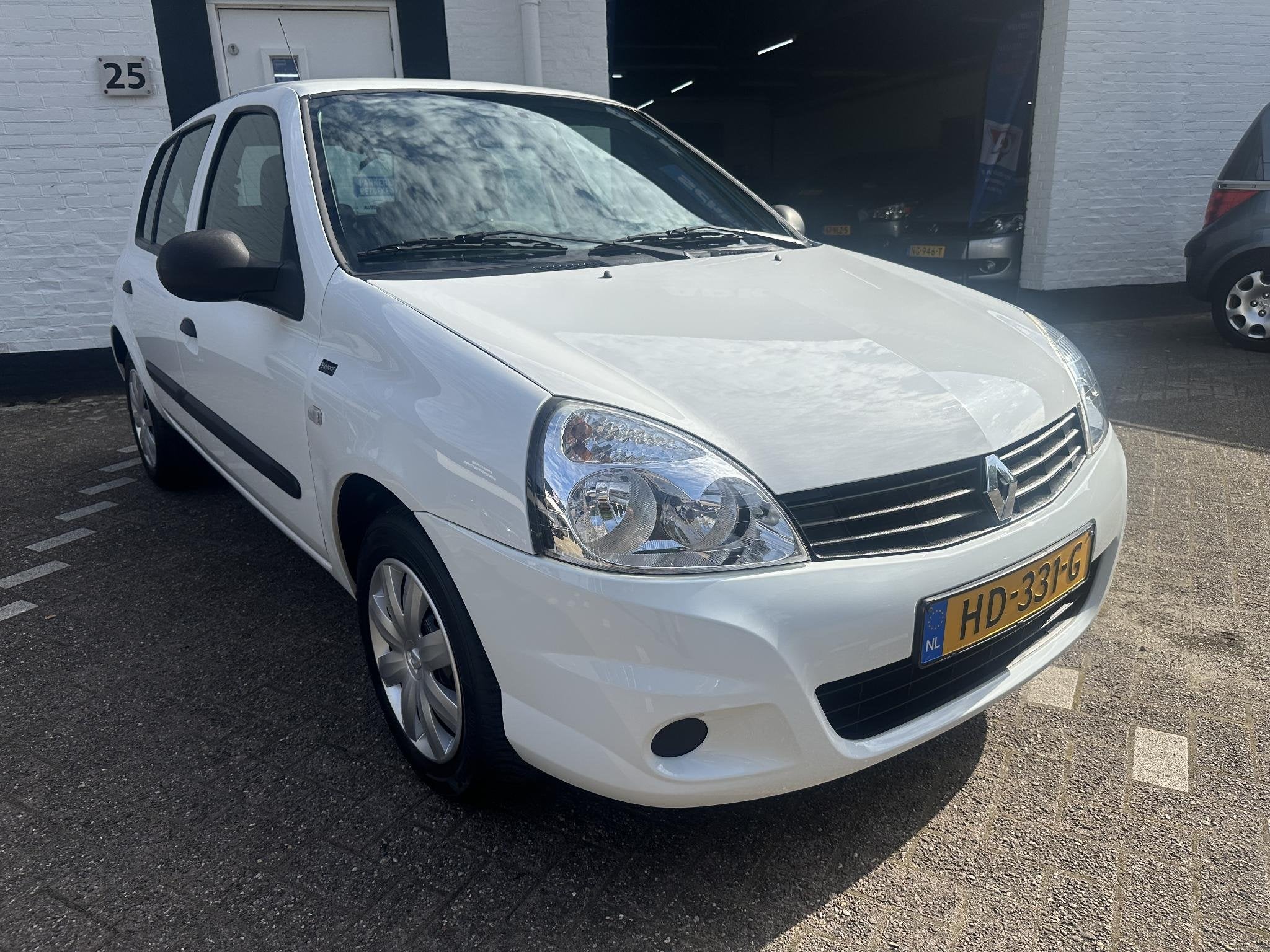Renault Clio 1.2 Night & Day /Nieuwe apk bij aflevering/5 dr, Voorwielaandrijving, Euro 5, Gebruikt, 4 cilinders