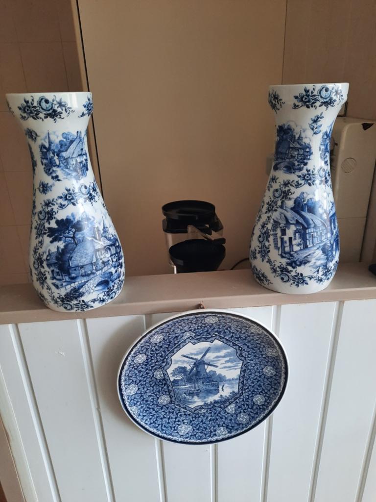 Delfts blauw vazen en wandbord - Royal Schwabap & Bols, Antiek en Kunst, Ophalen
