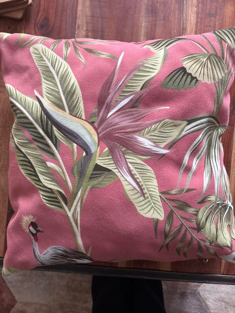Decoratief kussen met tropische print en kraanvogel, Huis en Inrichting, Ophalen, Zo goed als nieuw, Roze, Vierkant