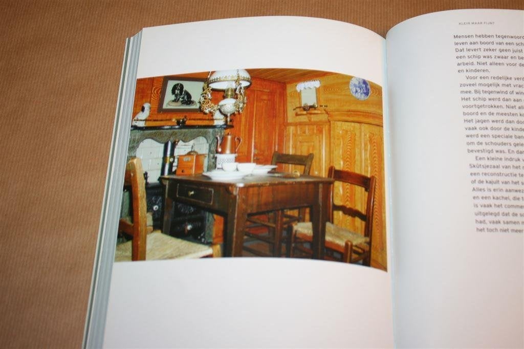 Boek. Schepen, schaatsen en schilderijen. Fries Scheepvaart, Verzenden, N.v.t., N.v.t., Zo goed als nieuw