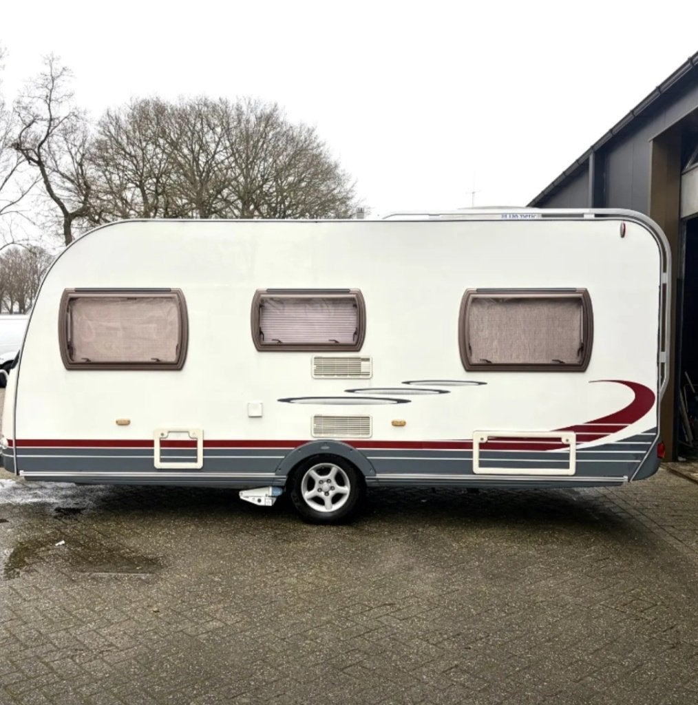 Home car rally 49 2004 met airco mover stalling, Caravans en Kamperen, Caravans, Home-car, Rondzit, Frans bed, 6 tot 7 meter
