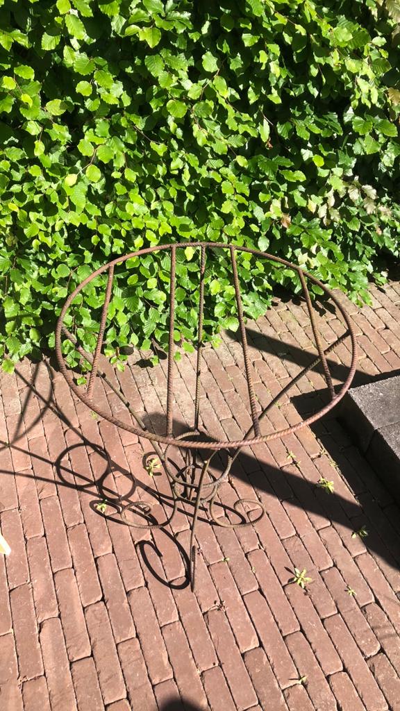 Ijzeren frame tafeltje, Tuin en Terras, Tuintafels, Ophalen, Gebruikt, Rond, Overige materialen