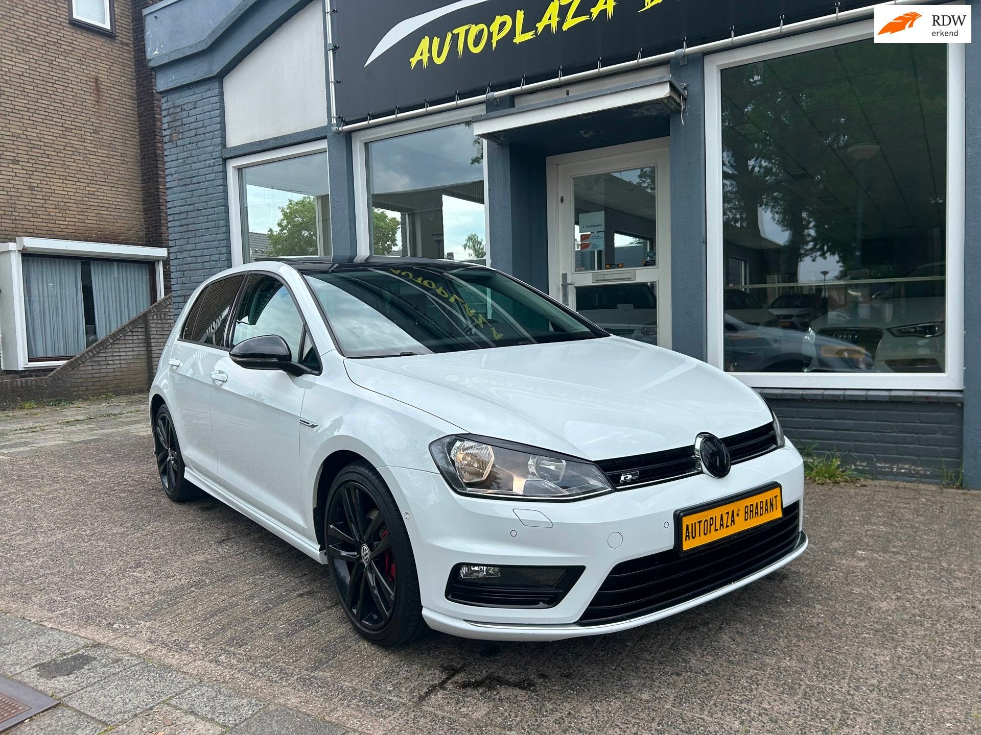 Volkswagen Golf 1.2 TSI R-LINE / CLIMAT / PANODAK /PDC / STO, Auto's, Voorwielaandrijving, Dealer onderhouden, Stof, Gebruikt