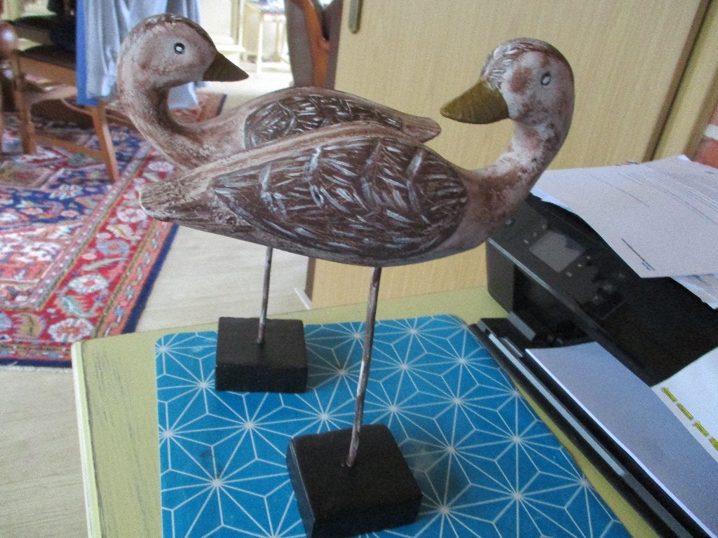 2 eenden beeldjes van hout op voetjes fraai, Ophalen of Verzenden, Nieuw