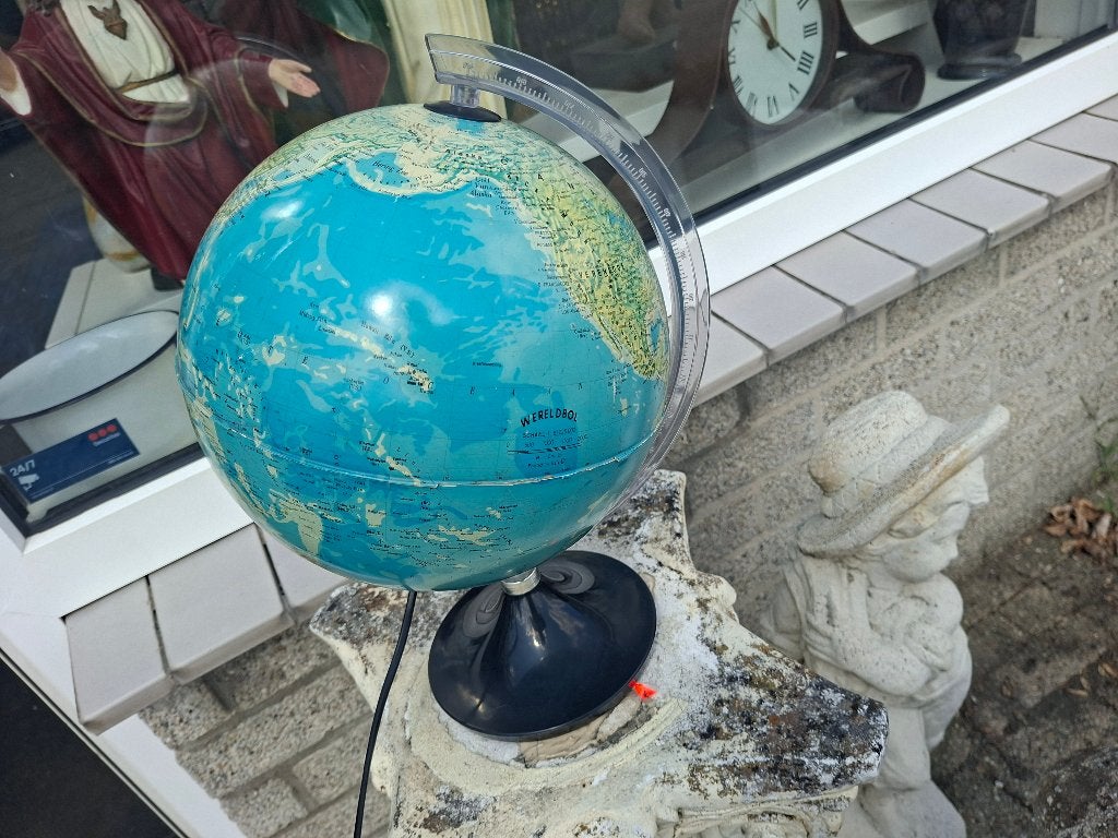 wereldbol met zwarte voet en verlichting, Huis en Inrichting, Ophalen of Verzenden, Zo goed als nieuw