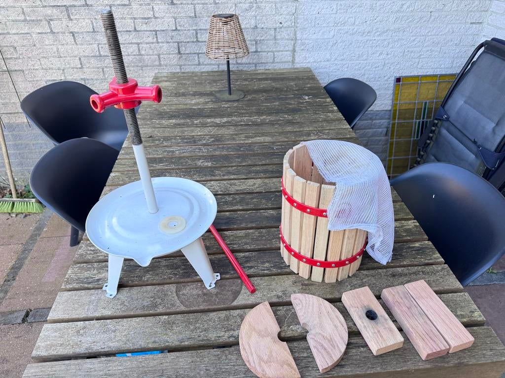 6 liter druivenpers - Zo goed als nieuw, Ophalen of Verzenden, Zo goed als nieuw