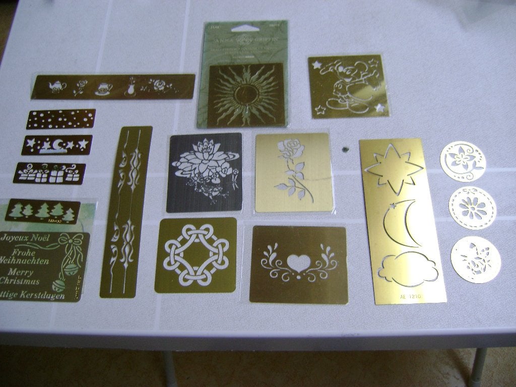 embossing stensels o,a kerst mickey mouse bloemen maan wolke, Ophalen of Verzenden, Zo goed als nieuw, Kerst, Pons of Mal
