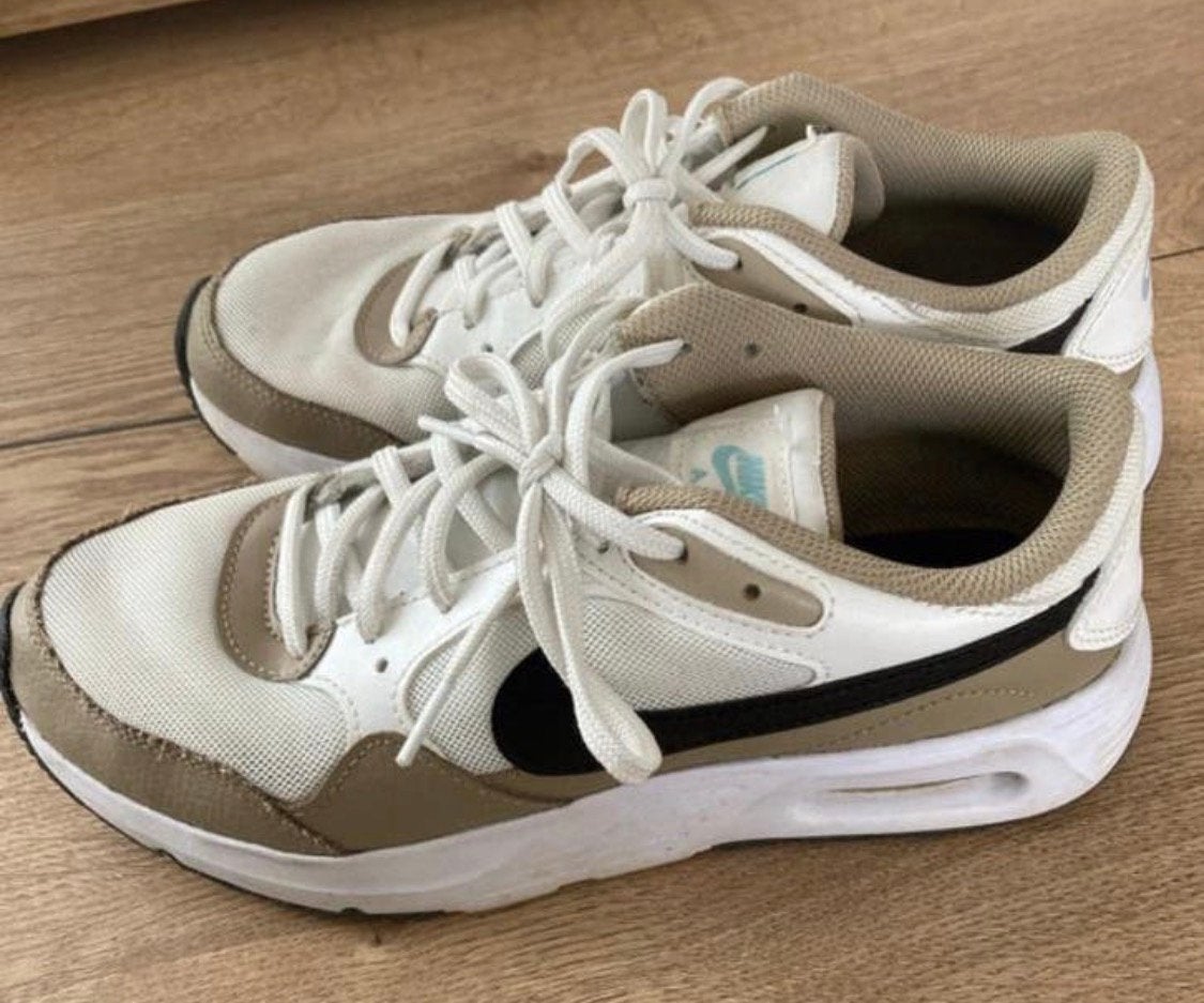 Nike Air  beige /wit maar 39, Ophalen of Verzenden, Zo goed als nieuw, Jongen of Meisje, Schoenen