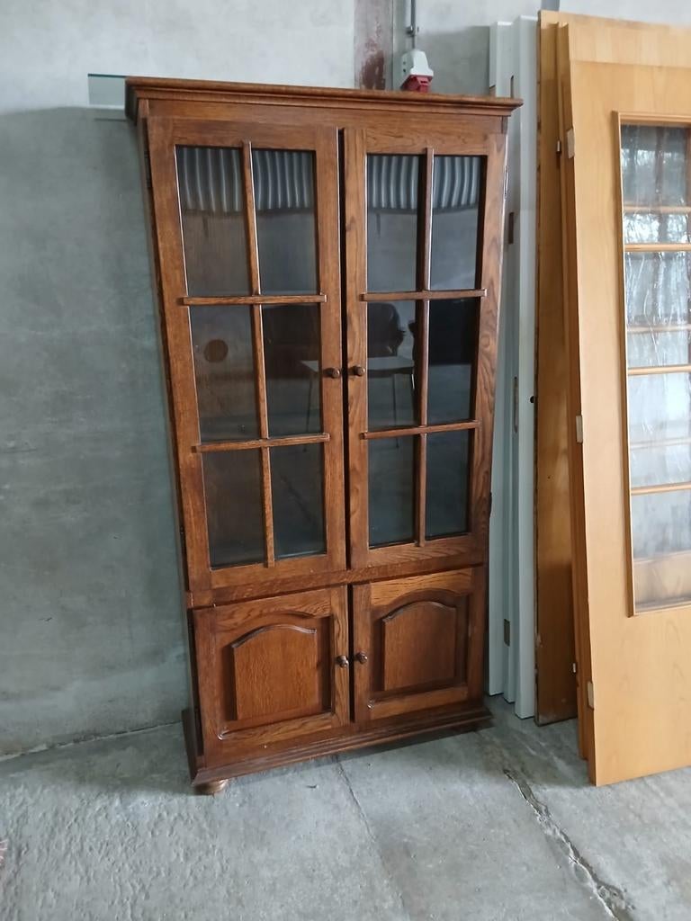 Eikenhouten vitrinekast met glazen deuren en planken, Ophalen, Glas, Klassiek, 50 tot 100 cm