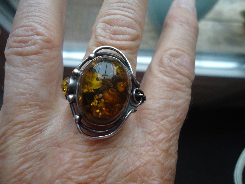 mooie grote echt zilveren ring met barnsteen /amber mt 18, Ophalen of Verzenden, Zo goed als nieuw, 17 tot 18, Met edelsteen