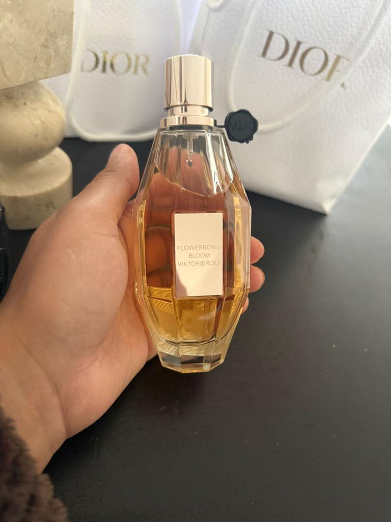 Viktor & Rolf Flowerbomb Bloom Eau de Parfum, Sieraden, Tassen en Uiterlijk, Uiterlijk | Parfum, Ophalen of Verzenden, Zo goed als nieuw