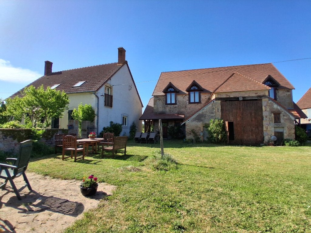 Domein van meerdere gîtes en functionele ruimte in de Allier, 660 m², Frankrijk, Woonhuis, St.Bonnet Tronçais