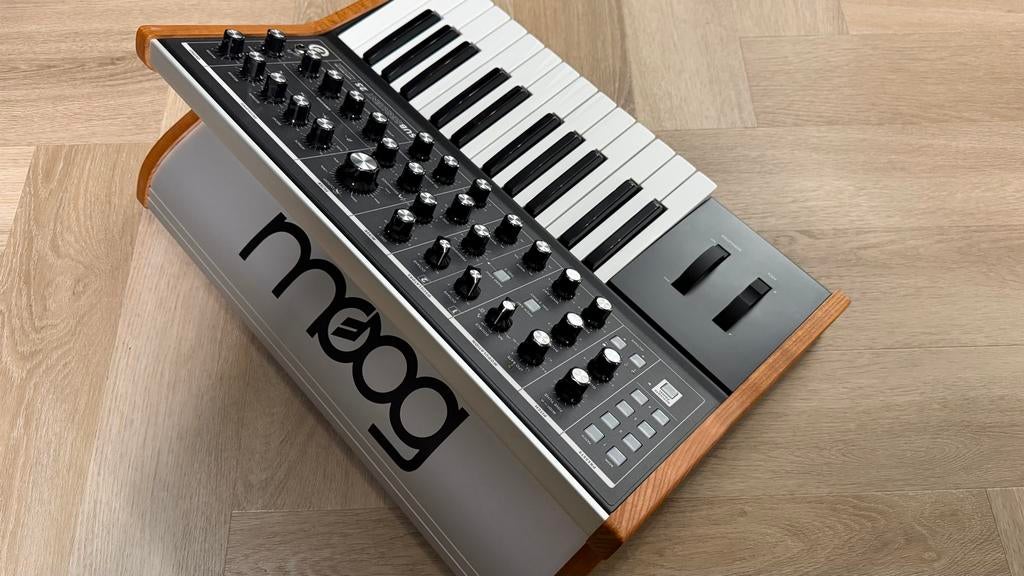 Moog Subsequent 25 incl. Decksaver, Muziek en Instrumenten, Synthesizers, Overige merken, Zo goed als nieuw, Met midi-aansluiting