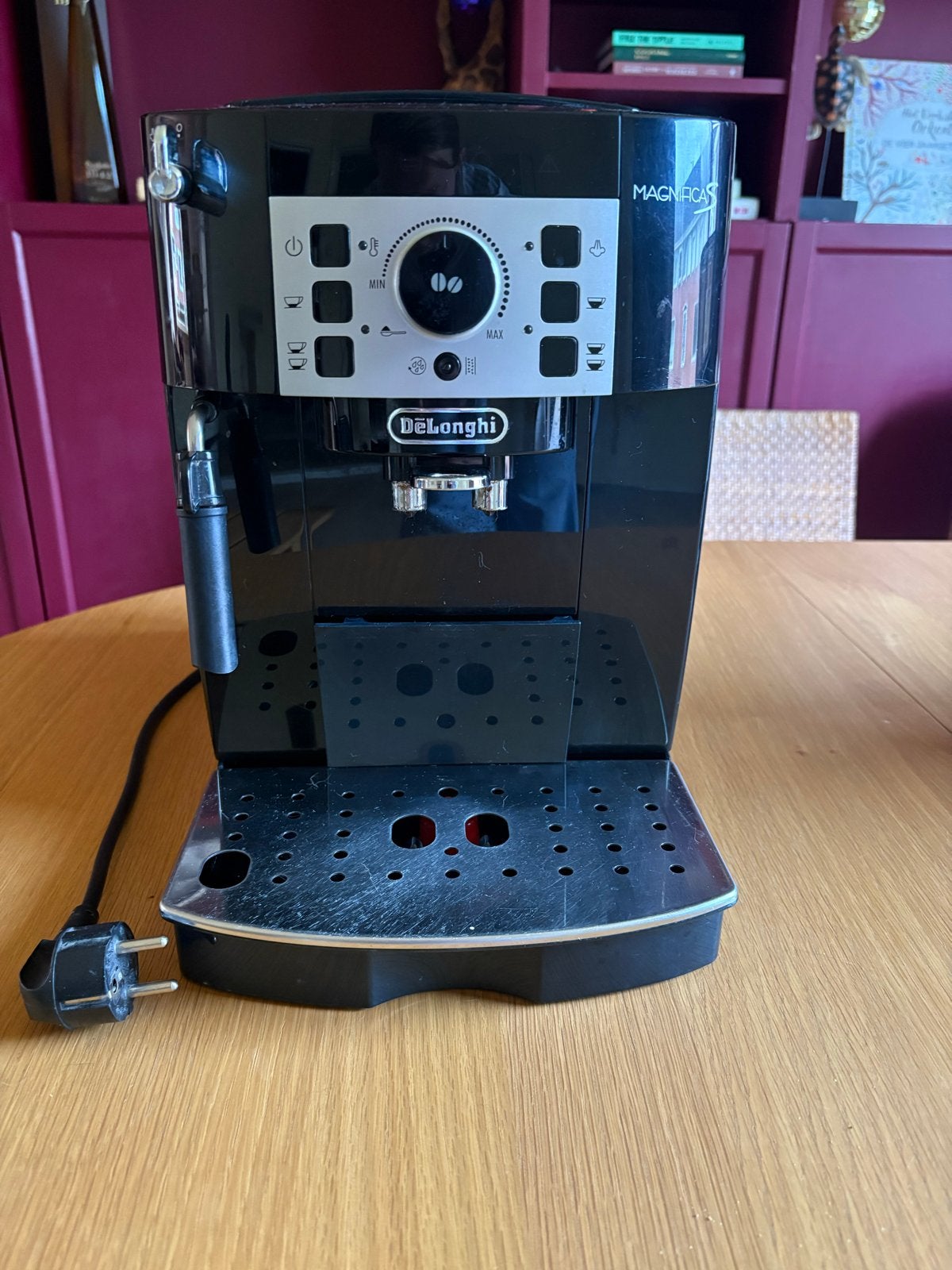 DeLonghi Magnifica S volautomatische espressomachine, Witgoed en Apparatuur, Koffiezetapparaten, Ophalen, Gebruikt, Espresso apparaat