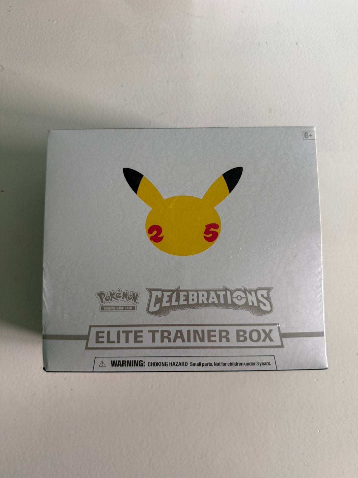Pokemon Celebrations Elite Trainer Box, Ophalen of Verzenden, Zo goed als nieuw, Boosterbox
