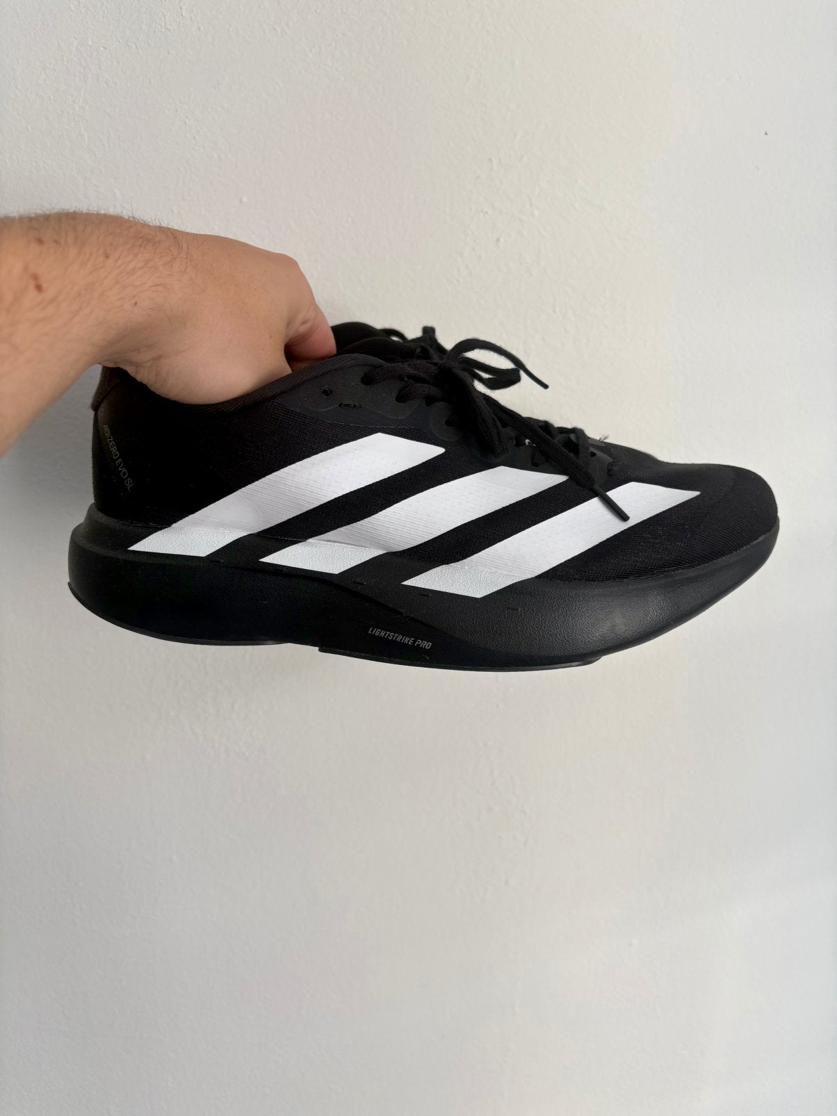 ADIDAS ADIZERO EVO SL EU45 1/3 US 11,5 ZWART ZGAN, Kleding | Heren, Ophalen of Verzenden, Zo goed als nieuw, Adidas, Sportschoenen