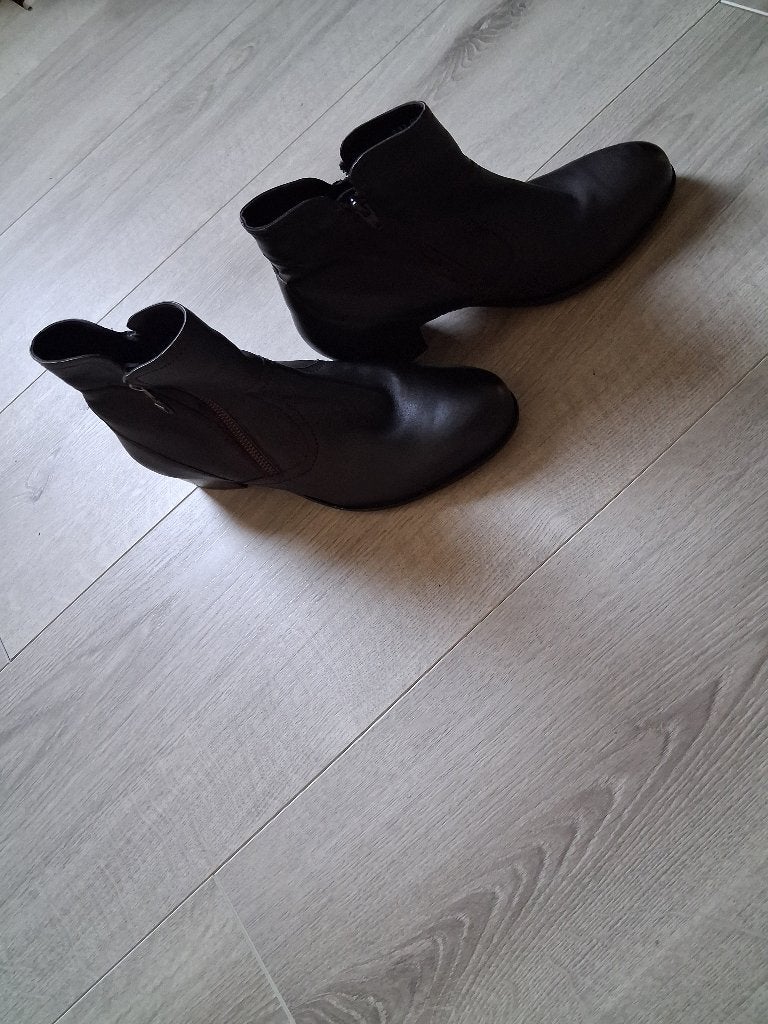 Laarzen, Bruin, Lage of Enkellaarzen, Ophalen of Verzenden, Zo goed als nieuw