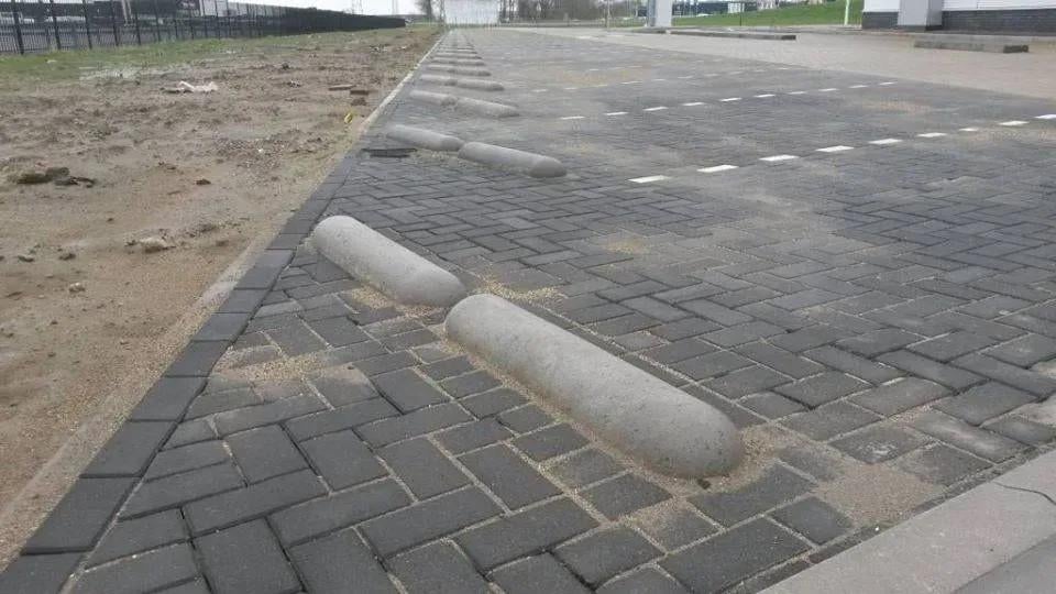 Parkeerbanden, Stootbanden, 2x Rond, Grijs, Partij 134 stuks, Ophalen of Verzenden, Beton, Overige typen