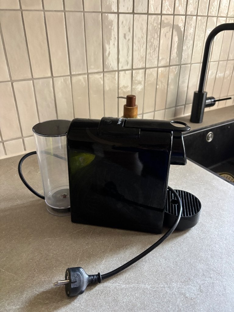 Nespresso coffee machine, Witgoed en Apparatuur, Ophalen, Gebruikt, Espresso apparaat, Koffiepads en cups