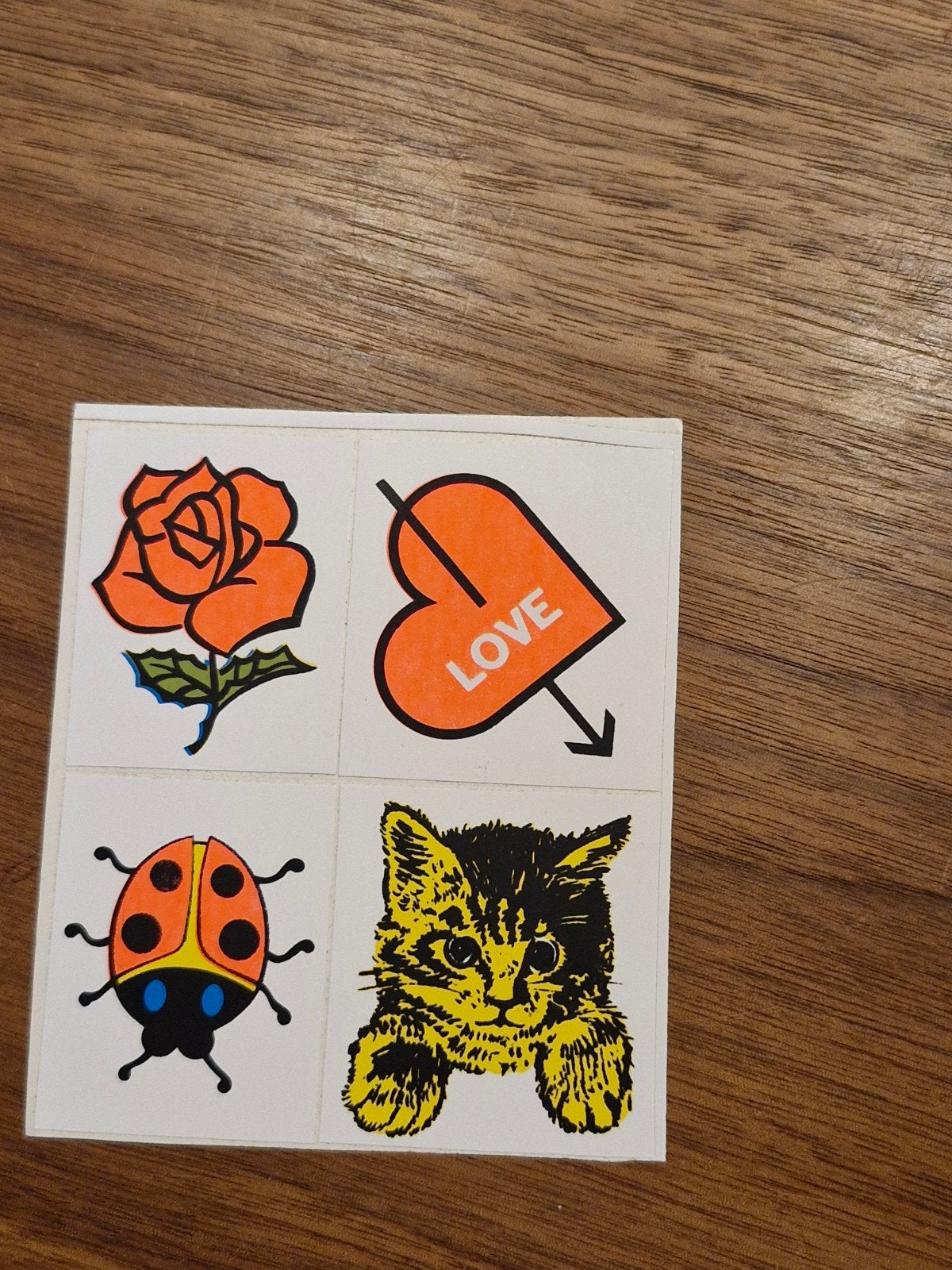 8733 Leuke stickers: roos, lieveheersbeestje, kat en hart, Ophalen of Verzenden, Nieuw, Overige typen